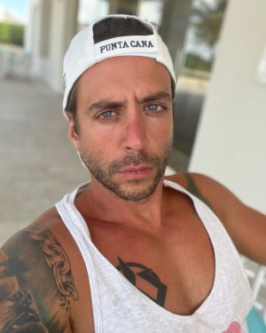Jordi Wild Instagram - Mis moods en verano 😄🥱😐😏