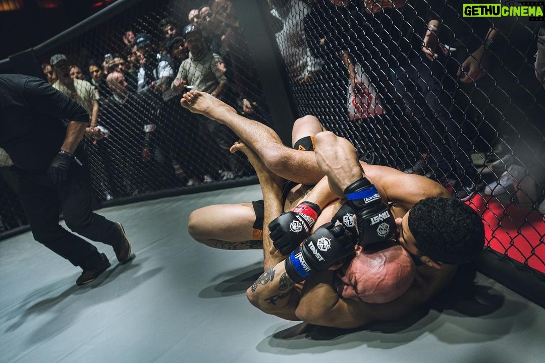 Jordi Wild - 279.9K Likes - Aún estoy procesando lo que he vivido este fin de semana… Un sueño hecho realidad, mi propia competición de combates, 6 combates inolvidables, momentos épicos, dramáticos, tensos, gran música… y un roast que casi nos lleva presos a todos.
Quiero agradeceros el cariño, el amor, las bonitas palabras que me hacéis llegar, esto es el inicio de mucho más 👊🏼
Y por supuesto gracias al Xokas, Gonzalo, el equipo de Cabal, David, y sobre todo, los luchadores, por este evento épico ❤️
