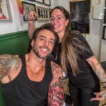 Jordi Wild Instagram – Empezando a tatuar todo el otro brazo con dos tatuadores a la vez… #NoPainNoGain