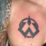 Jordi Wild Instagram - Este logo lo ideé en un momento un poco perdido y extraño de mi vida, y es el núcleo de muchos de mis proyectos, éxitos y superación, por lo que para mí es un orgullo poder llevarlo en mi piel para siempre. Tatuaje que me ha hecho mi querida @lapeytattoo que os recomiendo muchísimo que le echéis un vistazo a su perfil❤️