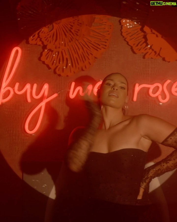 Jordin Sparks Instagram - “We gotta rendezvous…” 💫 DEUX feat @sirelijahblake video is out now! Gon head and take a look! 🥰