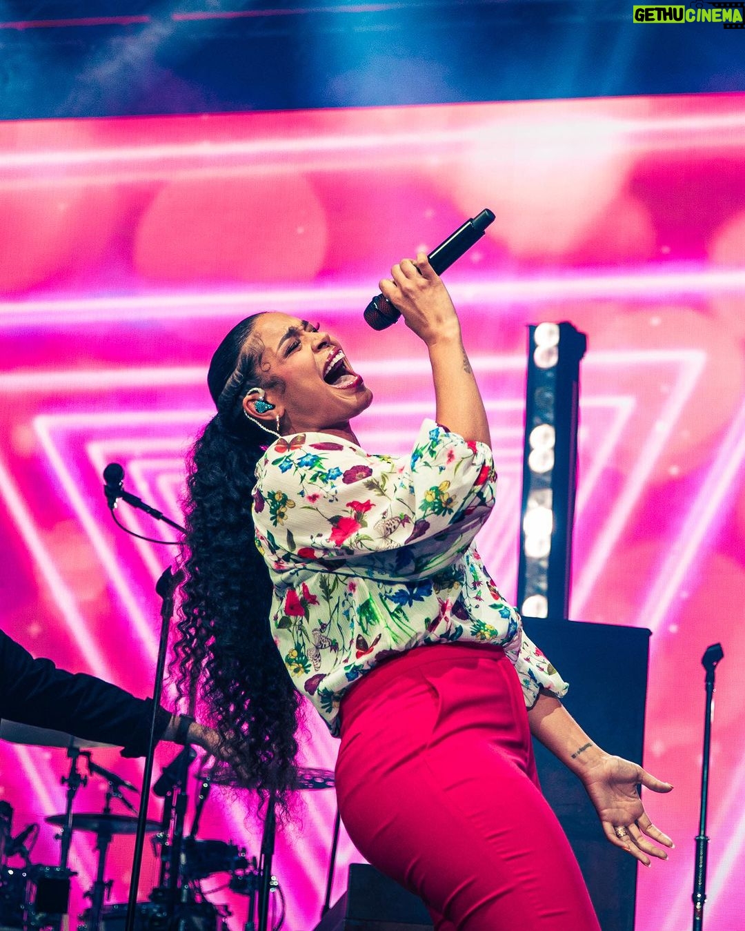 Jordin Sparks Instagram - Detroit and Cleveland—a few special shows, with the @thisisjesus.live tour, is coming to you!! Head to the link in my bio for tickets! I’ll see you there!! 🎶🫶🏽🎫