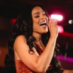 Jordin Sparks Instagram - Dear @adamblackstone, you are such an advocate for artists, a pillar in our industry, an incredible musician/artist/MD and human! I adore you! Happy Birthday and thank you for having me at your Legacy Christmas show! A TIME WAS HAD!!! Call My Name and No Air felt SO good!!! You’ve always believed in me and I’ll never forget it. 🤍❄️ 📸: @michelleshiers