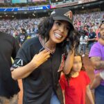 Jordin Sparks Instagram – I’m an Arizona girl at heart! 🤍 Thank you @mlbonfox for having me to sing the National Anthem in my hometown! Go @dbacks! ⚾️🐍

💋 @kimoramulan Chase Field