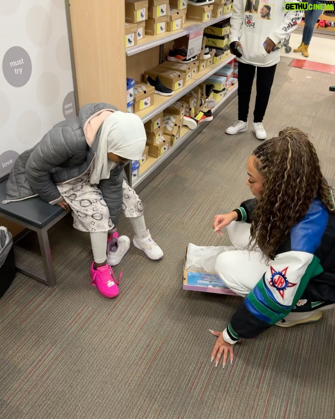 Jordyn Woods Instagram - emptying my camera roll and found some random moments from this month 🤍