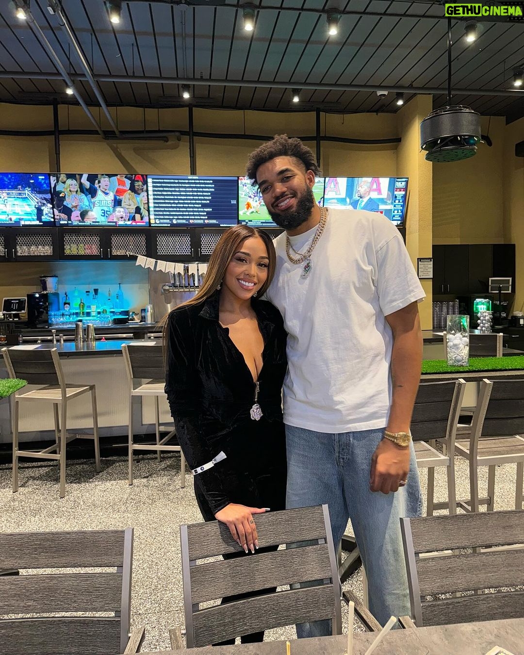 Jordyn Woods Instagram - It takes skill to mini golf in heels 🤫🤣