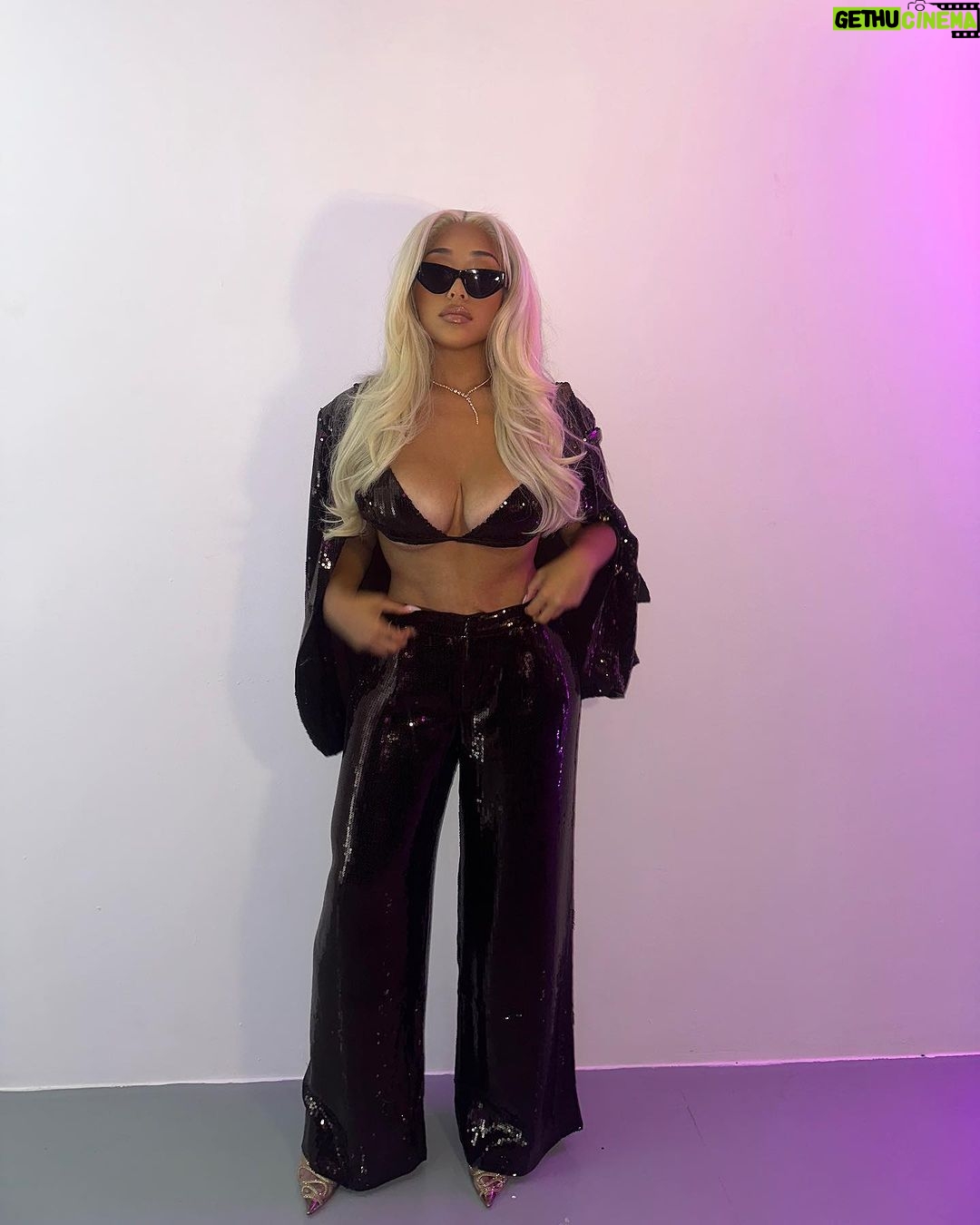 Jordyn Woods Instagram - stunning collection @retrofete
