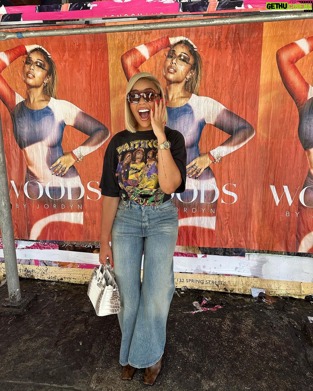 Jordyn Woods Instagram - I have the most thoughtful people in my life🤍 my man and team surprised me with @woodsbyjordyn billboards all around NY during fashion week! I cried like a baby😭 love you with all my heart! @karltowns New York, New York
