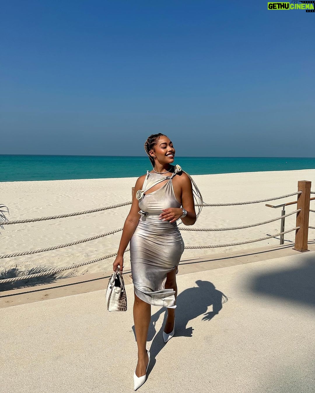 Jordyn Woods Instagram - feeling incredibly blessed to be able to see the world and spend the last week of my long work trip in Abu Dhabi! My favorite season is back 🏀🤍 looking forward to seeing all of the amazing things @karltowns is going to accomplish this season 🙏🏽