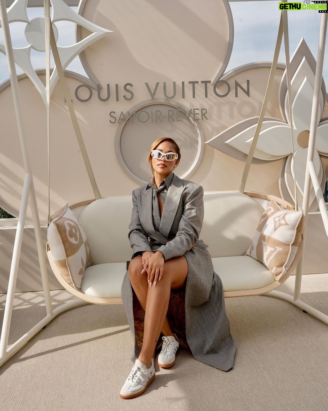 Jordyn Woods Instagram - an incredible birthday surprise from @louisvuitton & @la.mia03 🥲🤍 I guess it’s my birthday all month 🥳