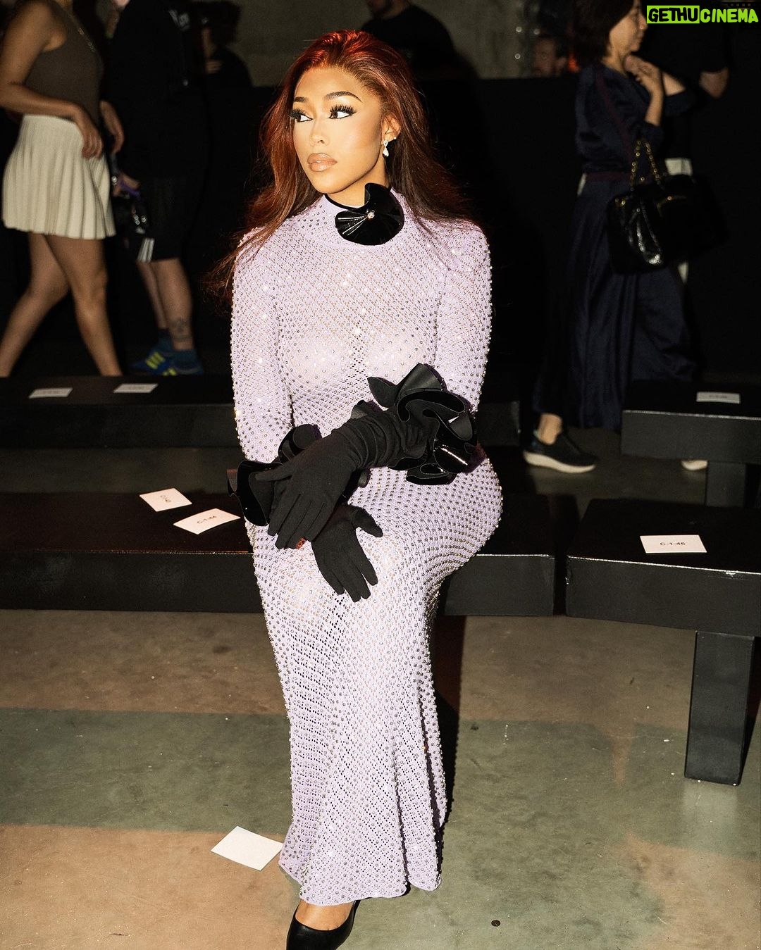Jordyn Woods Instagram - Back in my favorite city for fashion week 🇬🇧 @davidkoma I’m obsessed with this collection. Congratulations ❤️ London, United Kingdom