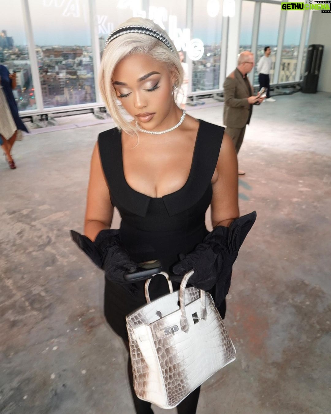 Jordyn Woods Instagram - date night with @hermes 🖤