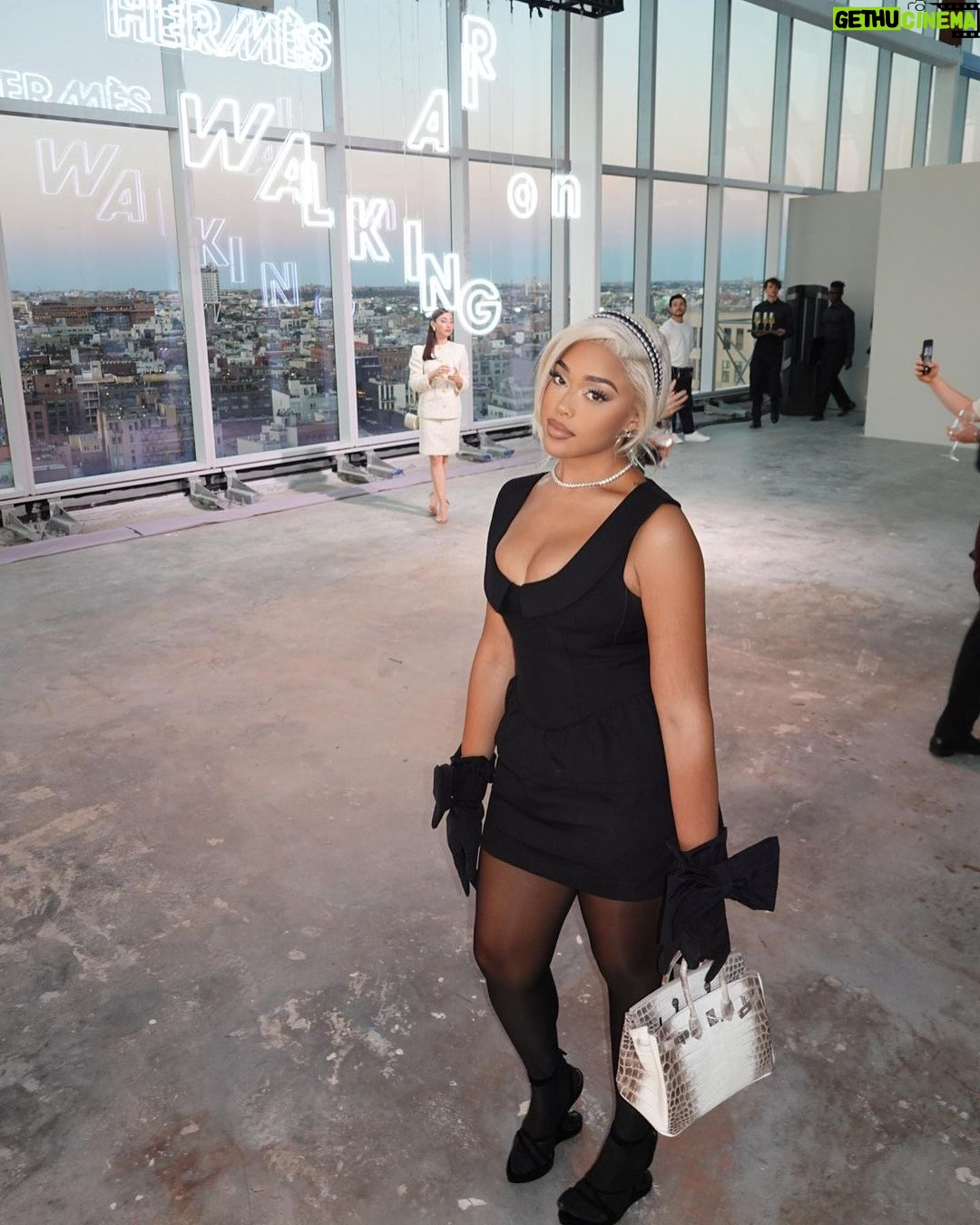 Jordyn Woods Instagram - date night with @hermes 🖤