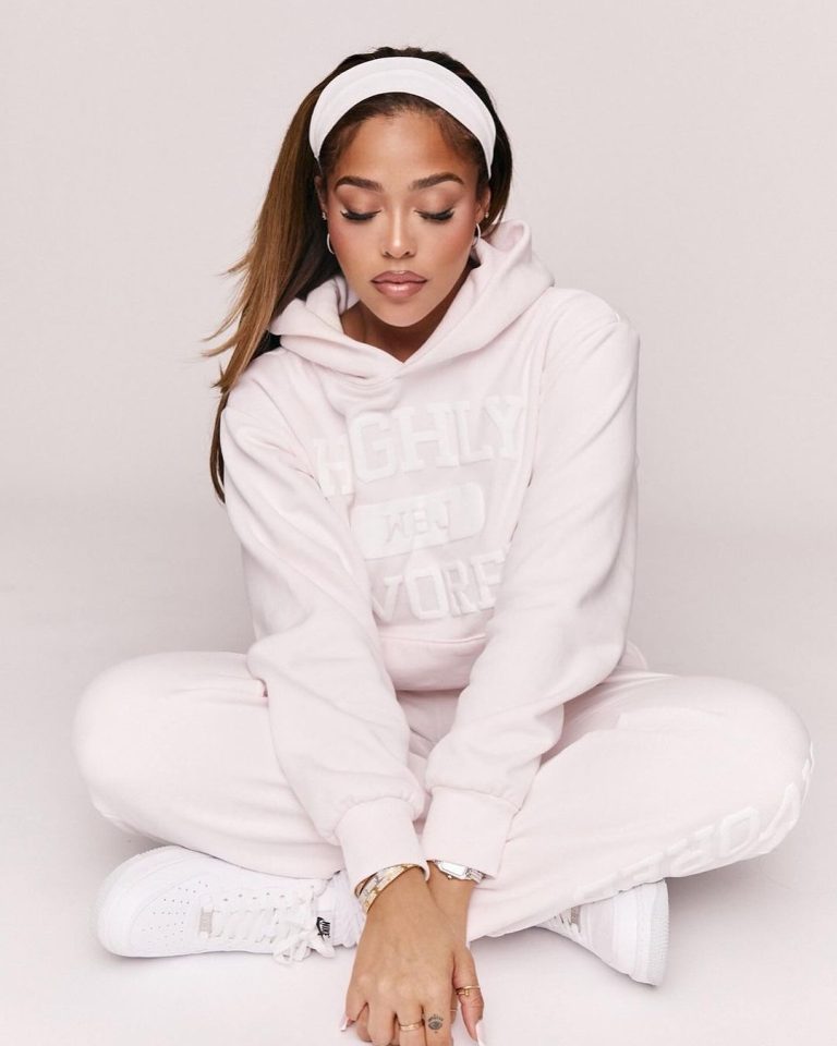 Jordyn Woods Instagram - HIGHLY FAVORED🤍 we’re live on @woodsbyjordyn 🎀 trust me, you will live in this sweatsuit and the candles are the sweetest touch to your home. Overwhelmed with the amount of support we’ve received on this already 🥲