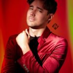 Jorge Blanco Instagram - Te dejamos la parte 1 de este shooting con @jorgeblanco y te invitamos a ver nuestra edición del mes. 🤩🫶🏻 Wearing: 🧥 Saco vino @salaiseszamarripa Pantalon de mezclilla @ciudadelamx Saco verde @taniaorellanaoficial Camisa blanca @john_leopard Pantalon beige @aeternum_couture Conjunto verde limón @danieltovilla #jorgeblanco #musica #actor #creador #podcast #fyp #talent #disney #fan #soyfan #violeta #doblaje #artist