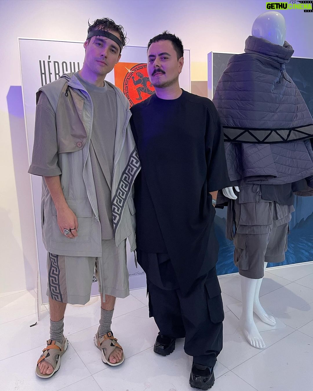Jorge Blanco - 134.9K Likes - Ayer celebramos 1OO años de Disney en el #DisneyGala y 16 de esos 1OO han sido gran parte de nuestras vidas regalándonos amigos, familia, trabajo y mucha magia! gracias @diegozunigamenswear por dejarme ser tu Muse en esta increíble línea inspirada en “Hércules”
Y gracias a esta hermosa “Cruella” por ser parte de mi vida tantos años @stephieoficial te amo ❤️🤍🖤
#Disney100