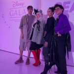 Jorge Blanco Instagram - Ayer celebramos 1OO años de Disney en el #DisneyGala y 16 de esos 1OO han sido gran parte de nuestras vidas regalándonos amigos, familia, trabajo y mucha magia! gracias @diegozunigamenswear por dejarme ser tu Muse en esta increíble línea inspirada en “Hércules” Y gracias a esta hermosa “Cruella” por ser parte de mi vida tantos años @stephieoficial te amo ❤️🤍🖤 #Disney100 Museo Soumaya