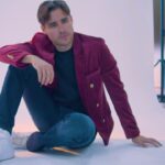 Jorge Blanco Instagram - Así se vivió la visita de @jorgeblanco en @revistainfluencer 💫 Te invitamos a ver la edición completa en nuestro sitio web 🤩 Wearing: 🧥 Saco vino @salaiseszamarripa Pantalon de mezclilla @ciudadelamx Saco verde @taniaorellanaoficial Camisa blanca @john_leopard Pantalon beige @aeternum_couture Conjunto verde limón @danieltovilla #jorgeblanco #musica #actor #creador #podcast #fyp #talent #disney #fan #soyfan #violeta #doblaje #artist