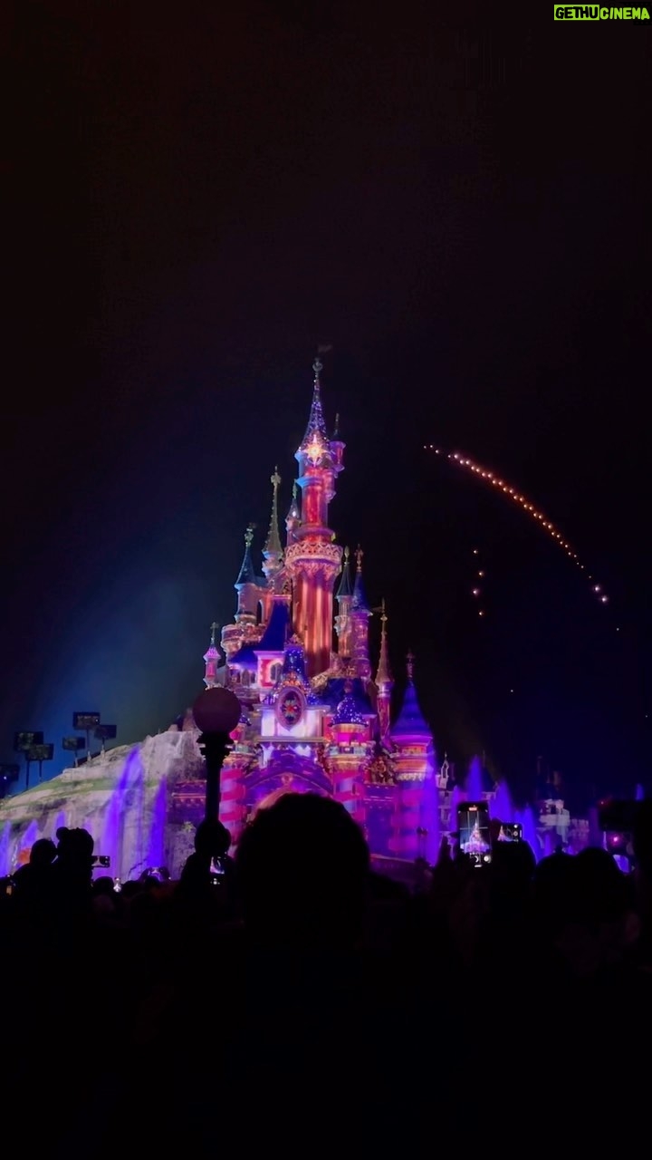 Jorge Blanco Instagram - #disneylandparis30 #avengerscampusparis