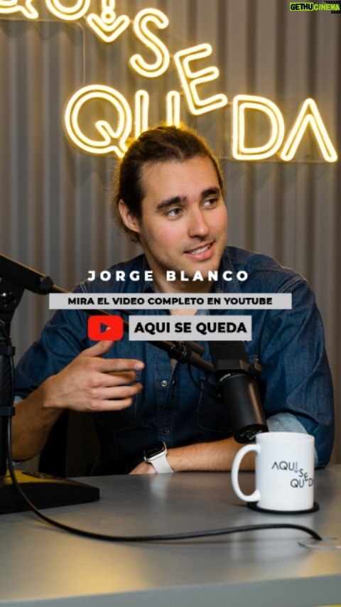 Jorge Blanco Instagram - 🎙Te compartimos algunas de las curiosas anécdotas de @jorgeblanco durante el “Episodio 9“ de #AquíseQueda. Estreno disponible ya por Youtube, link en bio ⚠ . . . #Estreno #Podcast #enero #miercoles #invitadoespecial #entrevista #cantante #mexico #papasporencargo #celebridad #influencers #actor #pocketcasts #jorgeblanco #mx