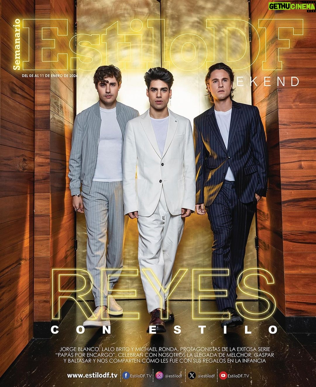Jorge Blanco Instagram - Hoy es viernes de #EstiloDFWeekend en portada tenemos a nuestros Reyes con Estilo. @lalobrito , @michaelronda y @jorgeblanco , protagonistas de la exitosa serie “Papás por encargo”, celebran con nosotros la llegada de Melchor, Gaspar y Baltasar y nos comparte cómo les fue con sus regalos de la infancia. 📍 @gardelamx