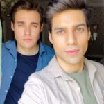 Jorge Blanco Instagram - Si tuviésemos pilas los humanos be like ... 🪫 🔋 #humans #reels #papásporencargo