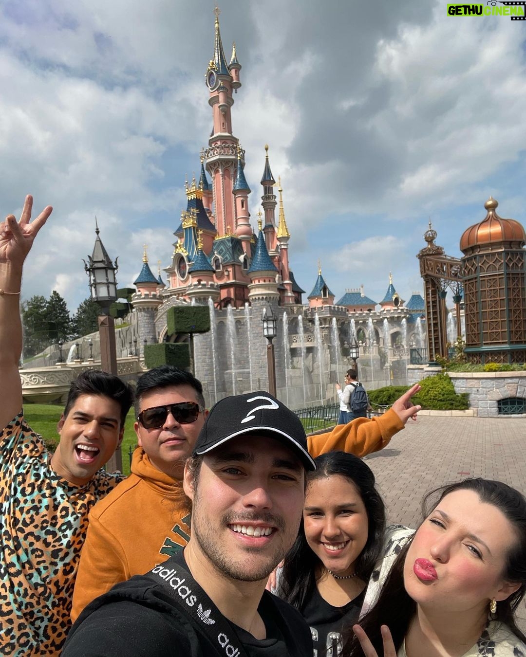 Jorge Blanco - 106.1K Likes - amo este lugar! @disneylandparis #disneylandparis30 #avengerscampusparis