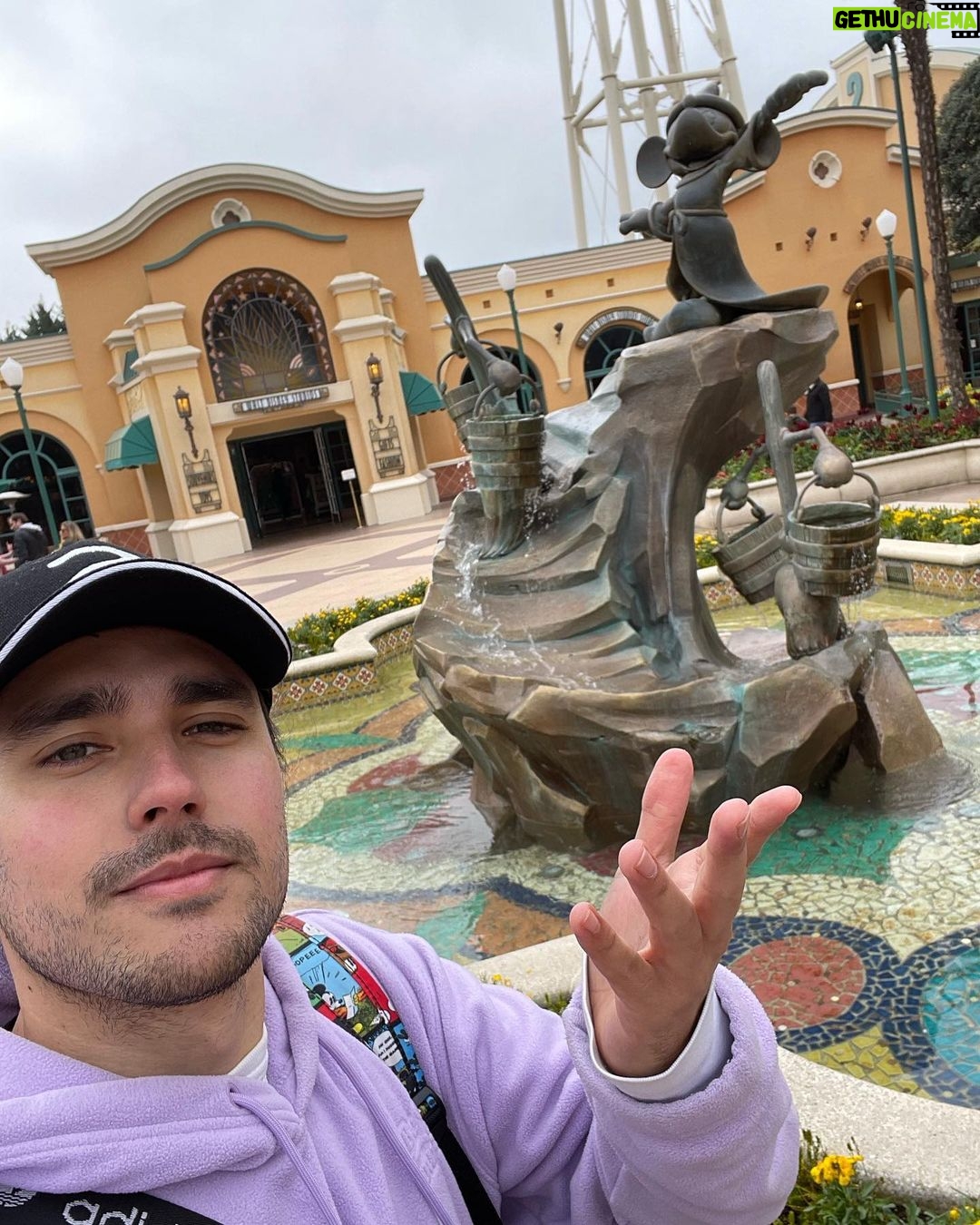 Jorge Blanco - 106.1K Likes - amo este lugar! @disneylandparis #disneylandparis30 #avengerscampusparis