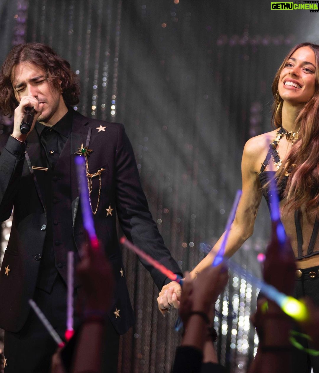 Jorge Blanco - 489.3K Likes - 10 años de historia 💜
recordar tantos momentos tan lindos con mis hermanxs 🥹 algunos no pudieron estar pero a todxs les llevo en el corazón y soy afortunado de tenerlxs en mi vida. @disneyplusla #soloamorymilcanciones