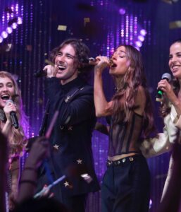 Jorge Blanco Instagram - 10 años de historia 💜 recordar tantos momentos tan lindos con mis hermanxs 🥹 algunos no pudieron estar pero a todxs les llevo en el corazón y soy afortunado de tenerlxs en mi vida. @disneyplusla #soloamorymilcanciones