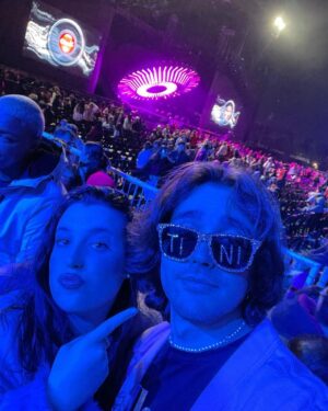 Jorge Blanco Instagram - quién vió el show!? 
aquí los más fans de #latriplet ! 🤍