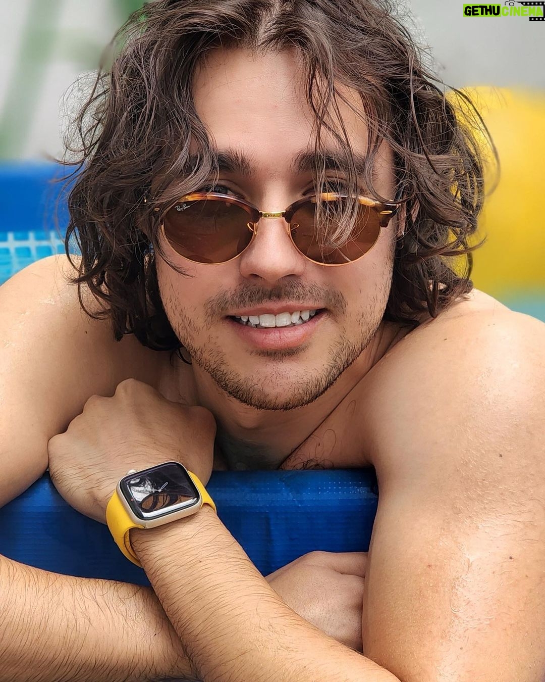 Jorge Blanco - 63.3K Likes - just me in a blow up pool
📸 @zuly_cano