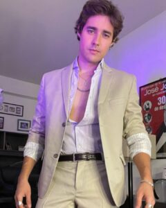 Jorge Blanco Instagram - ✌️tengo algo nuevo para ustedes este mes… adivinen!