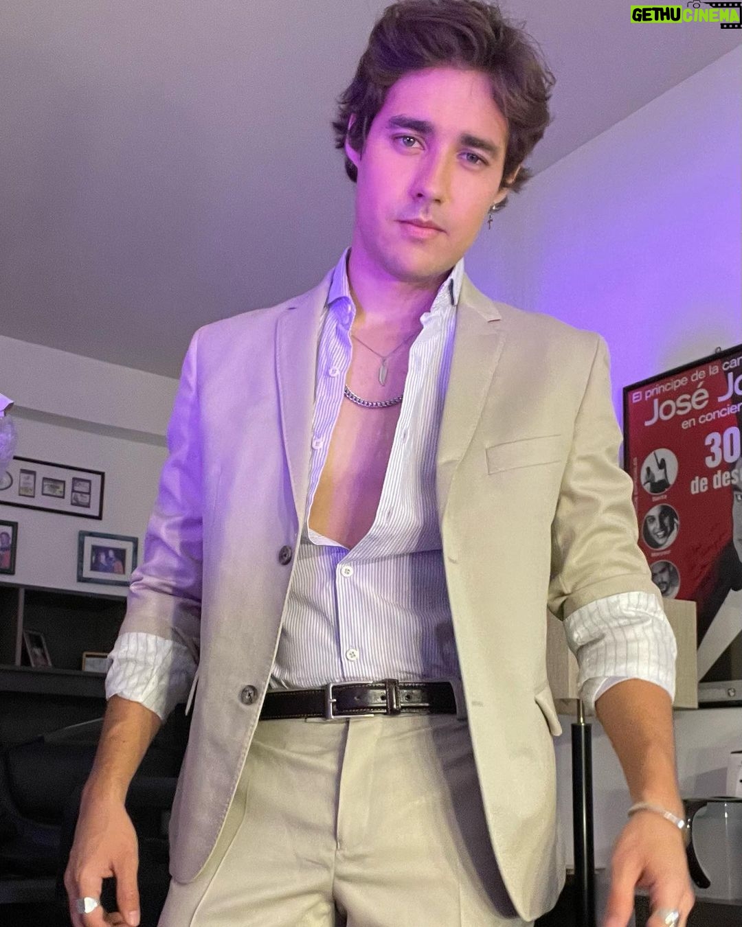 Jorge Blanco - 81.1K Likes - ✌️tengo algo nuevo para ustedes este mes… adivinen!