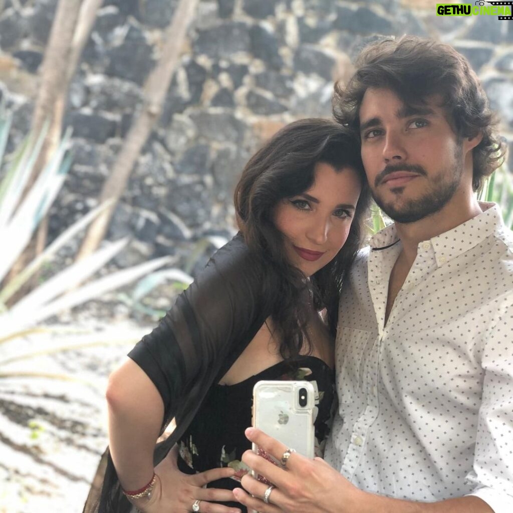 Jorge Blanco Instagram - estas fotos son nuestra relación sin filtros ✨🤍💍 hahahaha @jorgeblanco te amo bebi :) Our Forever Place of Perpetual Silliness