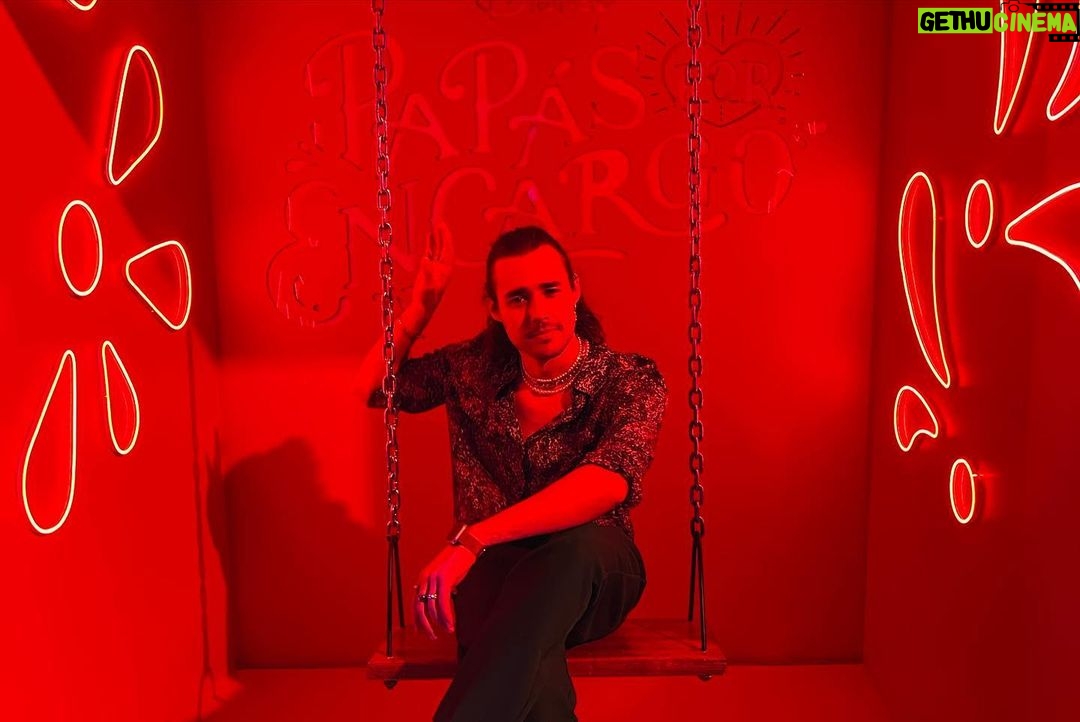 Jorge Blanco - 54.6K Likes - tan feliz de que esto ya está por salir! #papásporencargo 🤍🤍🤍
