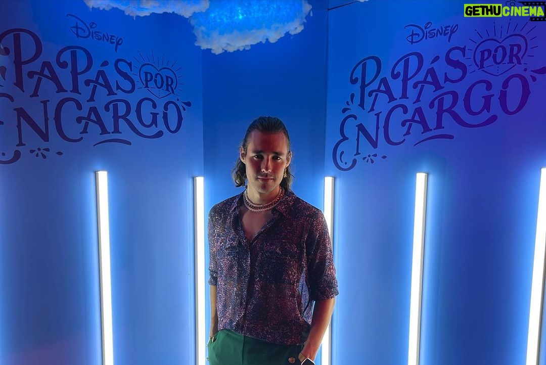 Jorge Blanco Instagram - tan feliz de que esto ya está por salir! #papásporencargo 🤍🤍🤍