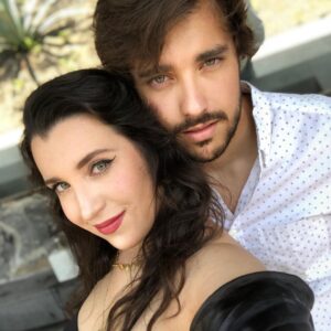 Jorge Blanco Instagram - estas fotos son nuestra relación sin filtros ✨🤍💍 hahahaha @jorgeblanco te amo bebi :)