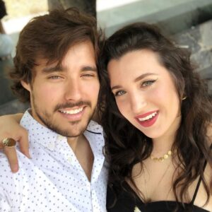 Jorge Blanco Instagram - estas fotos son nuestra relación sin filtros ✨🤍💍 hahahaha @jorgeblanco te amo bebi :)