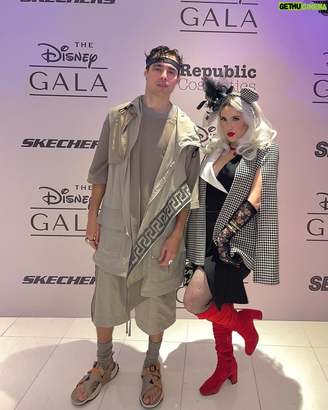 Jorge Blanco - 134.9K Likes - Ayer celebramos 1OO años de Disney en el #DisneyGala y 16 de esos 1OO han sido gran parte de nuestras vidas regalándonos amigos, familia, trabajo y mucha magia! gracias @diegozunigamenswear por dejarme ser tu Muse en esta increíble línea inspirada en “Hércules”
Y gracias a esta hermosa “Cruella” por ser parte de mi vida tantos años @stephieoficial te amo ❤️🤍🖤
#Disney100
