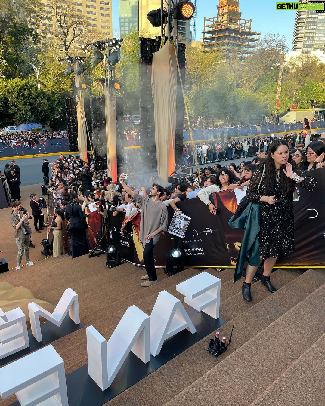 Jorge Blanco - 121.2K Likes - Así fue la premiere de #Duna2 Gracias @warnerbrosmx por invitarnos a este espectacular evento!! La película es una locura! #InvitadoWB