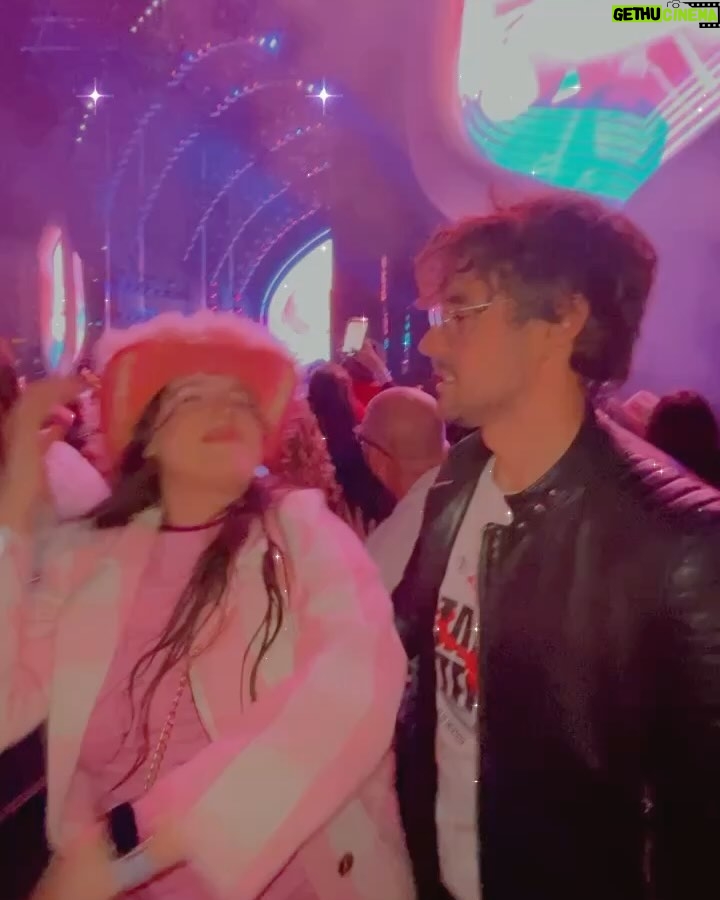 Jorge Blanco - 103.7K Likes - Ser feliz, ser libre, ser adulto, ser un niño y ser yo mismo a tu lado todos estos años y tooodos los que tenemos por delante! Todos los días me enseñas a quererte un poco más (el que entendió entendió 😏) ❤️ te amo!!! #MiSanValentín