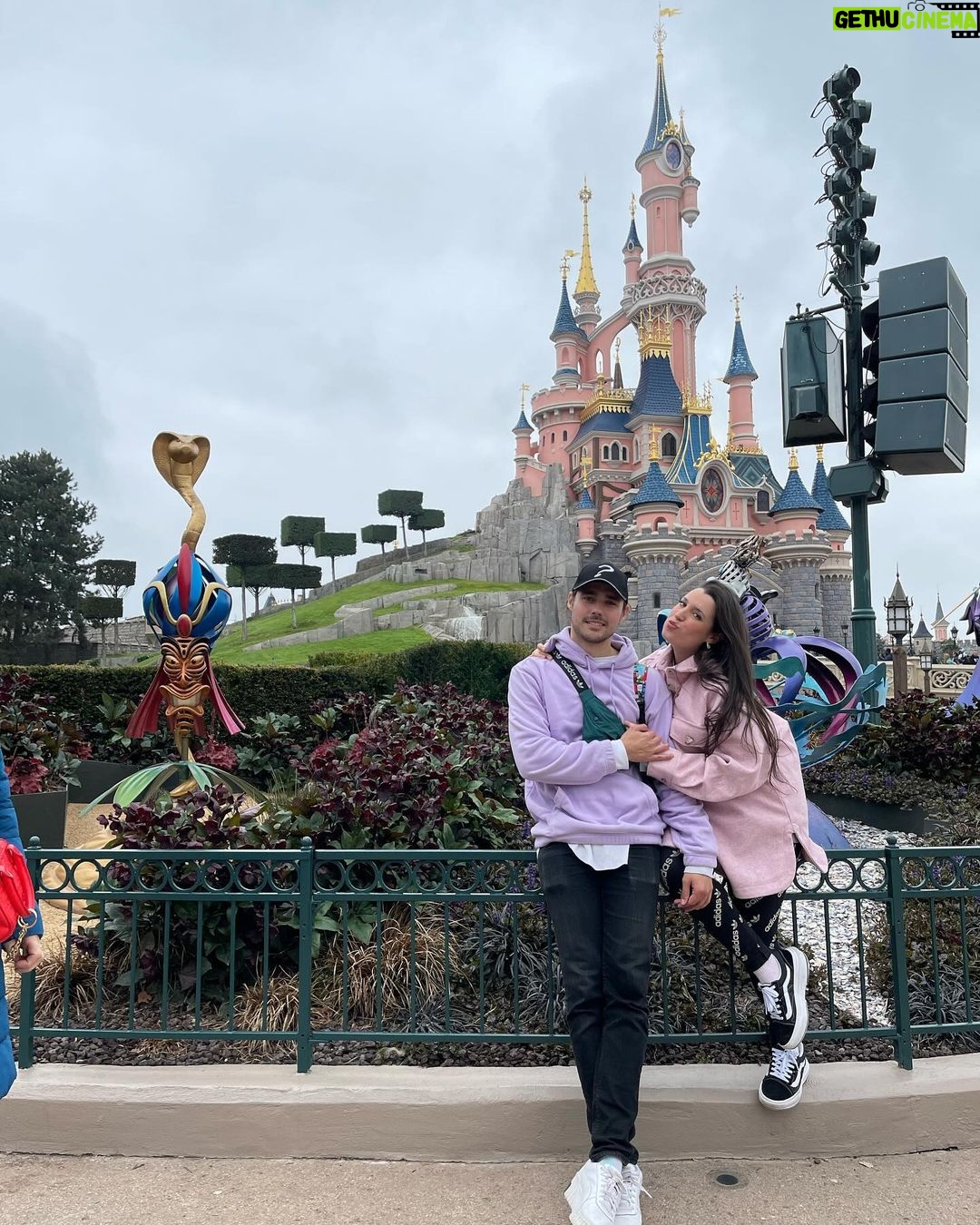 Jorge Blanco - 103.7K Likes - Ser feliz, ser libre, ser adulto, ser un niño y ser yo mismo a tu lado todos estos años y tooodos los que tenemos por delante! Todos los días me enseñas a quererte un poco más (el que entendió entendió 😏) ❤️ te amo!!! #MiSanValentín