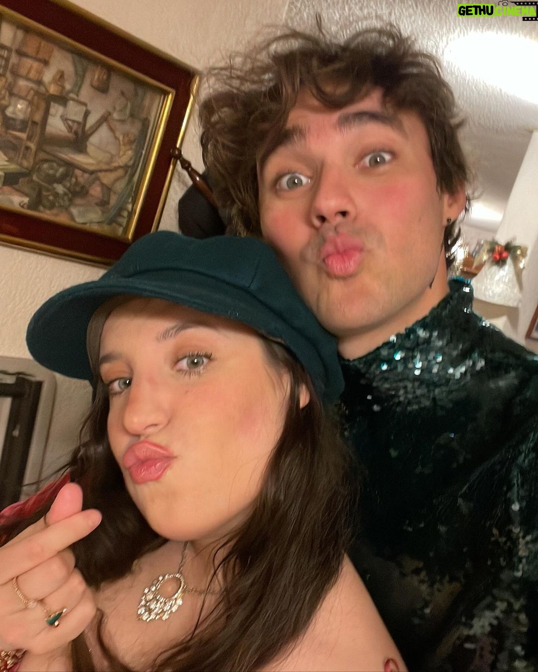 Jorge Blanco - 103.7K Likes - Ser feliz, ser libre, ser adulto, ser un niño y ser yo mismo a tu lado todos estos años y tooodos los que tenemos por delante! Todos los días me enseñas a quererte un poco más (el que entendió entendió 😏) ❤️ te amo!!! #MiSanValentín