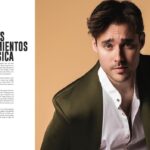 Jorge Blanco Instagram - No te pierdas la edición de @jorgeblanco ya disponible en nuestro sitio web 💫 Wearing: 🧥 Saco vino @salaiseszamarripa Pantalon de mezclilla @ciudadelamx Saco verde @taniaorellanaoficial Camisa blanca @john_leopard Pantalon beige @aeternum_couture Conjunto verde limón @danieltovilla #jorgeblanco #musica #actor #creador #podcast #fyp #talent #disney #fan #soyfan #violeta #doblaje #artist