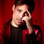 Jorge Blanco Instagram - Te dejamos la parte 1 de este shooting con @jorgeblanco y te invitamos a ver nuestra edición del mes. 🤩🫶🏻 Wearing: 🧥 Saco vino @salaiseszamarripa Pantalon de mezclilla @ciudadelamx Saco verde @taniaorellanaoficial Camisa blanca @john_leopard Pantalon beige @aeternum_couture Conjunto verde limón @danieltovilla #jorgeblanco #musica #actor #creador #podcast #fyp #talent #disney #fan #soyfan #violeta #doblaje #artist