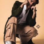 Jorge Blanco Instagram - Te dejamos la parte 1 de este shooting con @jorgeblanco y te invitamos a ver nuestra edición del mes. 🤩🫶🏻 Wearing: 🧥 Saco vino @salaiseszamarripa Pantalon de mezclilla @ciudadelamx Saco verde @taniaorellanaoficial Camisa blanca @john_leopard Pantalon beige @aeternum_couture Conjunto verde limón @danieltovilla #jorgeblanco #musica #actor #creador #podcast #fyp #talent #disney #fan #soyfan #violeta #doblaje #artist