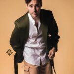 Jorge Blanco Instagram - Te dejamos la parte 1 de este shooting con @jorgeblanco y te invitamos a ver nuestra edición del mes. 🤩🫶🏻 Wearing: 🧥 Saco vino @salaiseszamarripa Pantalon de mezclilla @ciudadelamx Saco verde @taniaorellanaoficial Camisa blanca @john_leopard Pantalon beige @aeternum_couture Conjunto verde limón @danieltovilla #jorgeblanco #musica #actor #creador #podcast #fyp #talent #disney #fan #soyfan #violeta #doblaje #artist