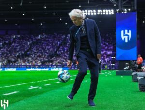 Jorge Jesus Instagram - Ontem demos mais um passo em direção ao nosso objetivo.
30 jogos sem perder, 22 vitórias consecutivas com o extra de receber um troféu de treinador do mês pela 3.ª vez consecutiva. 

Tenho a agradecer à @spl @spl_en por este prémio mas acima de tudo aos meus jogadores e aos incríveis fãs do @alhilal.

Yesterday we took another step towards our goal.
30 games unbeaten, 22 consecutive wins with the plus of receiving the coach of the month trophy for the 3rd consecutive time.

I have to thank @spl @spl_en for this award but above all to my players and to the amazing @alhilal fans.
