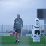 Jorge Jesus Instagram - É sempre uma alegria receber o presidente no treino. It's always a joy to welcome the president to training. #alhilal @alhilal Riyadh, Saudi Arabia